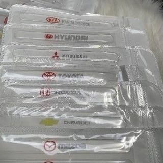 Bộ 8 miếng dán chống xước hõm xe có logo hãng xe