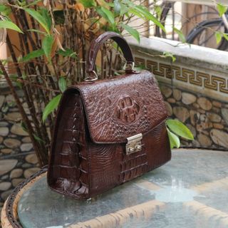 [Mã BMLT100 giảm đến 100K đơn 499K] Túi Xách nữ da cá sấu FADODA FCHW33
