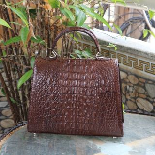 [Mã BMLT100 giảm đến 100K đơn 499K] Túi Xách nữ da cá sấu FADODA FCHW33