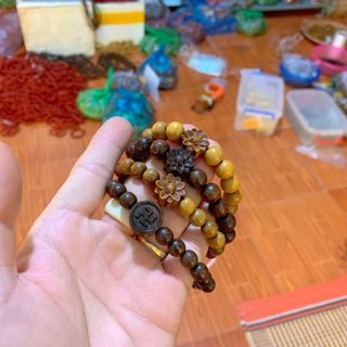 Vòng bách xanh mix hoa sen