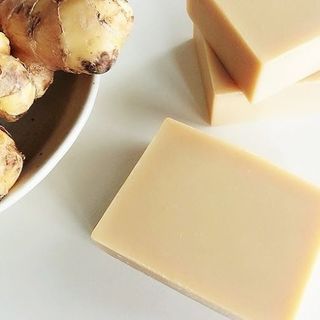 GIA CÔNG XÀ BÔNG GỪNG , XÀ PHÒNG GỪNG SẠCH MỤN LƯNG - GINGER SOAP - GREENHANDS
