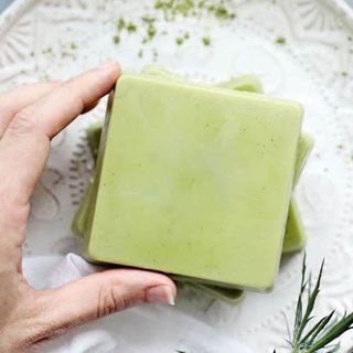 GIA CÔNG XÀ PHÒNG CHÙM NGÂY - GREENHANDS
