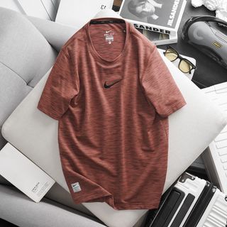 Áo thun thời trang nam, áo thun thể thao nam, Chất thun poly lỗ kim 4c xịn. Vải hãng đẹp mịn mát, trơn láng, co giãn thoải mái. Logo thêu size từ 50kg - 88kg