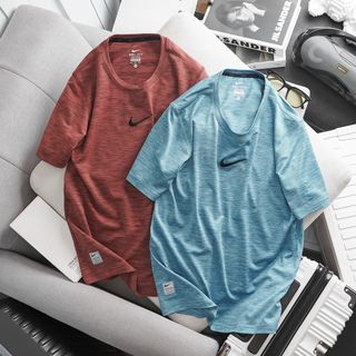 Áo thun thời trang nam, áo thun thể thao nam, Chất thun poly lỗ kim 4c xịn. Vải hãng đẹp mịn mát, trơn láng, co giãn thoải mái. Logo thêu size từ 50kg - 88kg