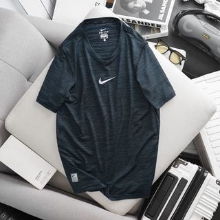 Áo thun thời trang nam, áo thun thể thao nam, Chất thun poly lỗ kim 4c xịn. Vải hãng đẹp mịn mát, trơn láng, co giãn thoải mái. Logo thêu size từ 50kg - 88kg