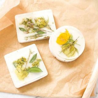 GIA CÔNG XÀ PHÒNG NGHỆ THUẬT CHO WEDDING GIFT - GREENHANDS