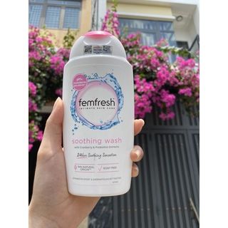 Dung dịch vệ sinh cao cấp FemFresh Soothing Wash màu hồng 250ml