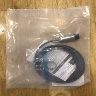 Cảm biến tiệm cận E2B-M18KN16-WP-B1 , liên hệ O778454186