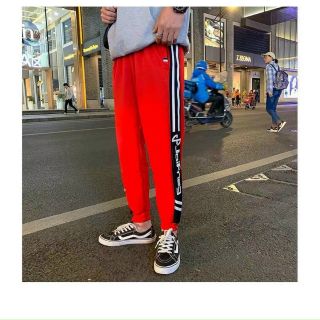 quần jogger in chữ 2 sọc