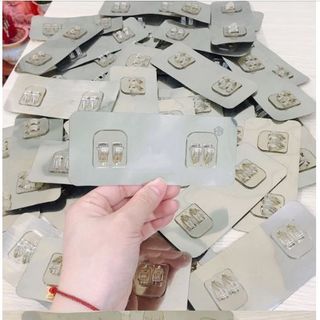 MIẾNG DÁN ĐÔI SIÊU DÍNH TREO KỆ