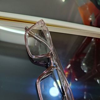 Mắt kính thời trang màu hồng mơ