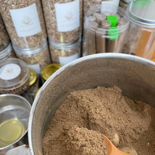 [Hộp 50g] Bột trầm hương nguyên chất từ tốc kiến xí + vụn trầm (xay nhuyễn mịn) thưởng trầm, xông nhà, làm nhang