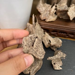 [Mắc tử trầm - hiếm có] Giác trầm hương xông đốt dáng đảo, mắc tử - trầm thiên nhiên rất thơm hiếm có hộp 25g 50g
