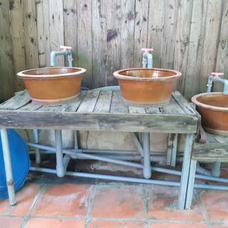 lavabo bằng sành kiểu nam bộ xưa