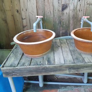 lavabo bằng sành kiểu nam bộ xưa