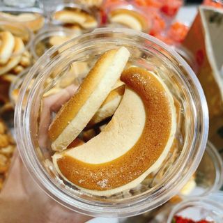 Bánh qui lưỡi liềm sữa