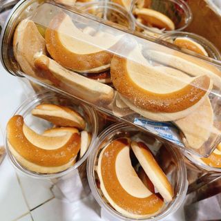 Bánh qui lưỡi liềm sữa