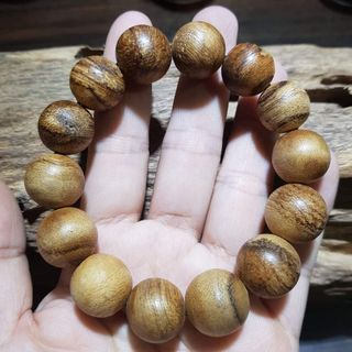 Vòng trầm hương tự nhiên indo