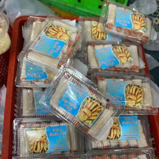 Tôm cuốn rế nhà làm - được làm từ tôm sú sạch, 10-12con/hộp.