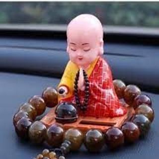 TƯỢNG THẦY CHÙA GÕ MỎ TỤNG KINH