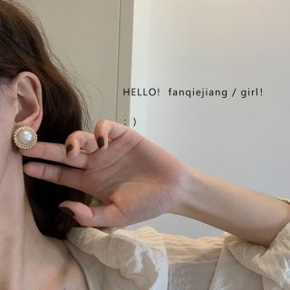 Bông tai nữ viền Ngọc trai
