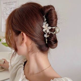 NGOẠM TÓC BƯỚM