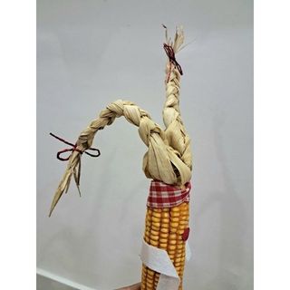 Cô gái bắp ngô, ngô khô trang trí, decor nhà cửa