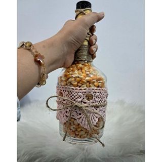 Lọ thủy tinh, vải ren, trang trí từ hạt bắp khô tự nhiên