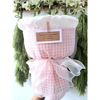 Cốt cắm hoa hồng sáp, mua về cắm thôi.
