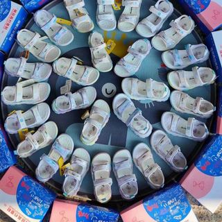 Sandal trẻ em quai ngang dán họa tiết elsa V368