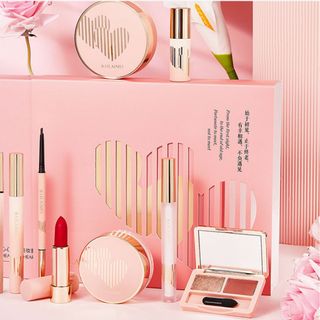 Bộ Mỹ Phẩm Qùa Tặng 9mon Pink Love siêu cưng , siêu sang ( Full Box kèm túi )