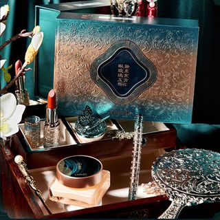 Bộ Mỹ phẩm Trang Điểm LINNSZ set 3mon ( Full Box và Túi Giay )