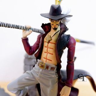 Mô Hình One piece | Mô Hình Nhân Vật Mắt Diều Hâu Mihawk | Size 15cm