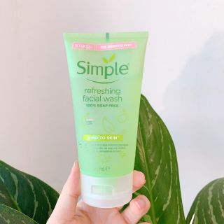 Sữa rửa mặt Simple mới