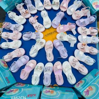 Sandal trẻ em quai ngang đính họa tiết xinh xắn V462