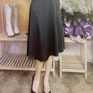 Đầm xếp li vai kèm phụ kiện