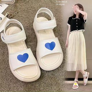 Sandal nữ quai ngang trắng họa tiết trái tim F119