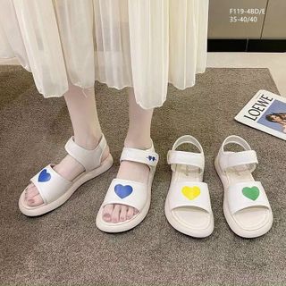 Sandal nữ quai ngang trắng họa tiết trái tim F119 giá sỉ