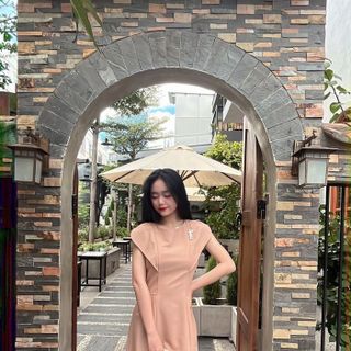 Đầm xếp li 2 bên eo. Kèm phụ kiện