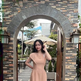 Đầm xếp li 2 bên eo. Kèm phụ kiện
