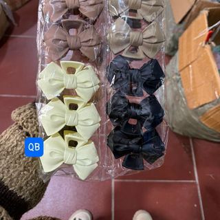 Kẹp nơ Hàn Quốc.