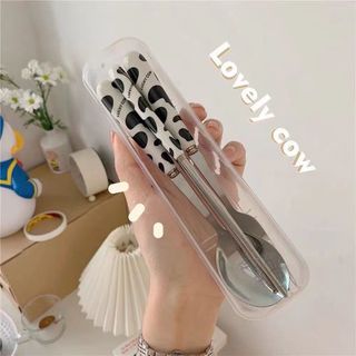 Bộ dụng cụ ăn uống cá nhân cao cấp họa tiết bò sữa cán sứ kèm hộp nhựa sang trọng