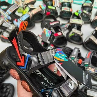 Sandal trẻ em quai ngang dán cá tính V567