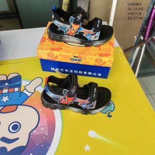 Sandal trẻ em quai ngang dán họa tiết siêu nhân V280