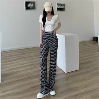Áo croptop dây xích cổ áo, chất conton mềm mịn. Giá sỉ- giá bán buôn
