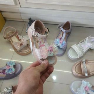 Sandal nữ kiểu dáng dễ thương V614