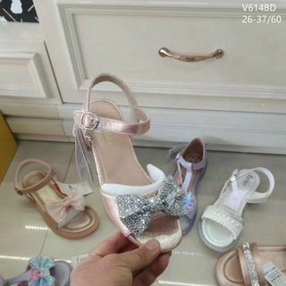 Sandal nữ kiểu dáng dễ thương V614