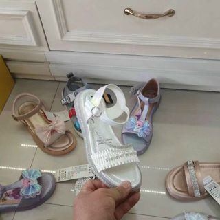 Sandal nữ kiểu dáng dễ thương V614