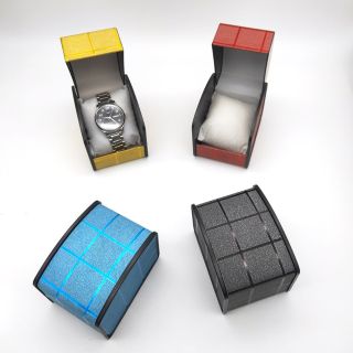 Hộp đồng hồ kim tuyến lấp lánh độc đáo có màu đen và đỏ