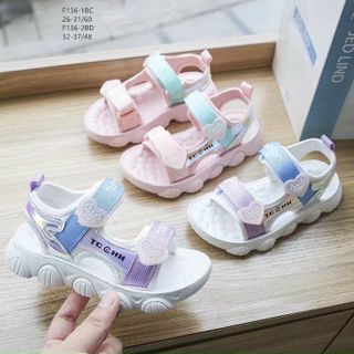 Sandal trẻ em quai ngang họa tiết trái tim đẹp F136